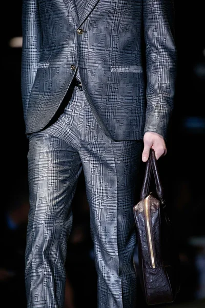 Look 9